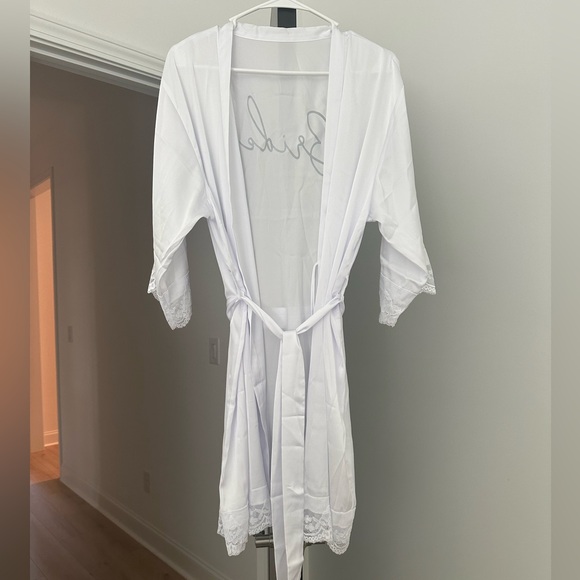 Brand new. Silk bride robe with gold foil print and lace. One size - Picture 2 of 2